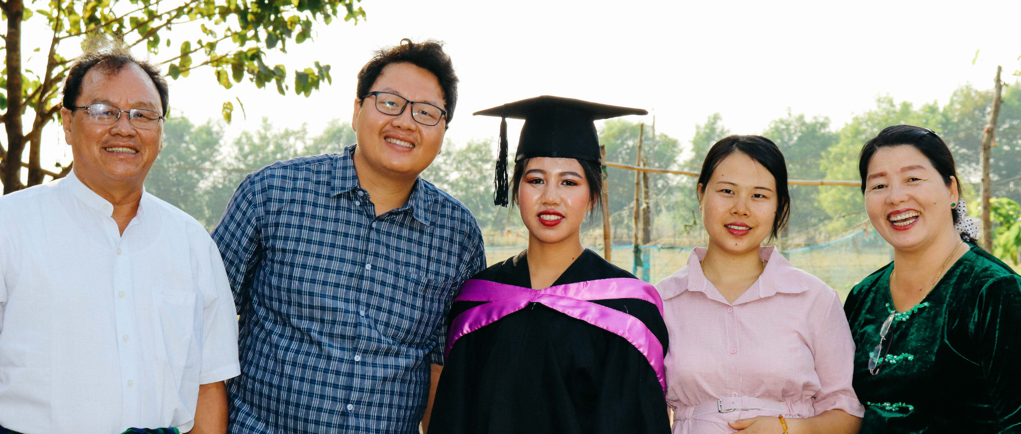 A family picture of a graduate and her family